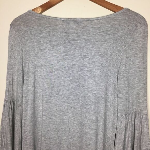 The Vanity Room Sz S Angel Sleeve Heather Grey Tee - Picture 7 of 7